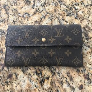 AUTHENTIC INTERNATIONAL WALLET IN MONOGRAM